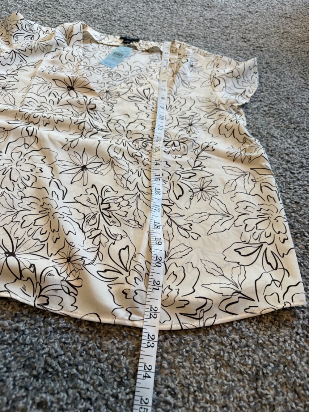 Ann Taylor Cream Blouse with Black Floral Outline - Picture 5 of 10
